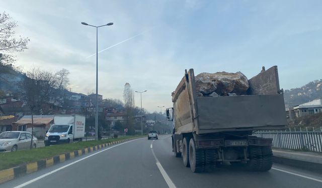 Her gün aynı manzara! Karayolunda büyük tehlike!