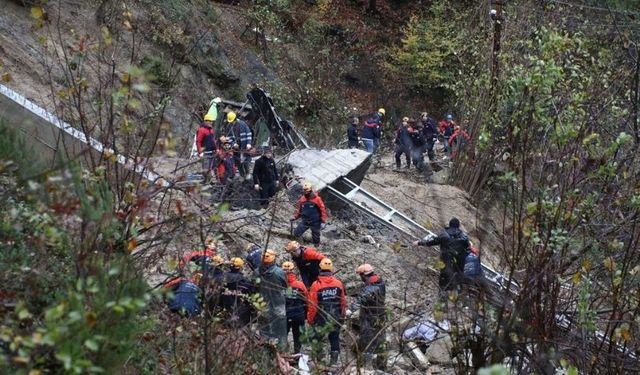 Yalnız 4 parmağı görünüyordu: Belediye çalışanı ölümden böyle kurtuldu