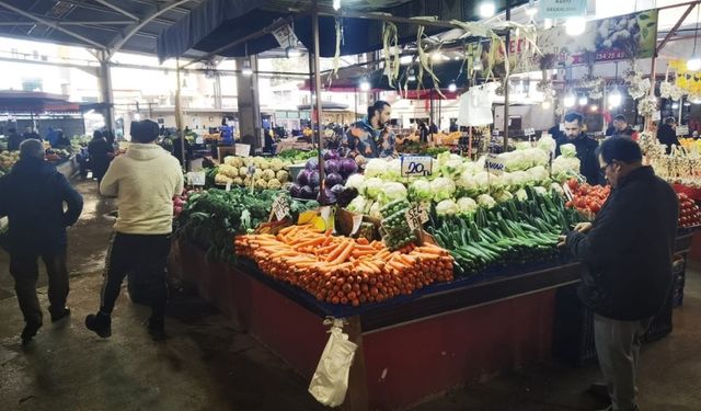 Semt pazarında fiyatlara yılbaşı tarifesi!