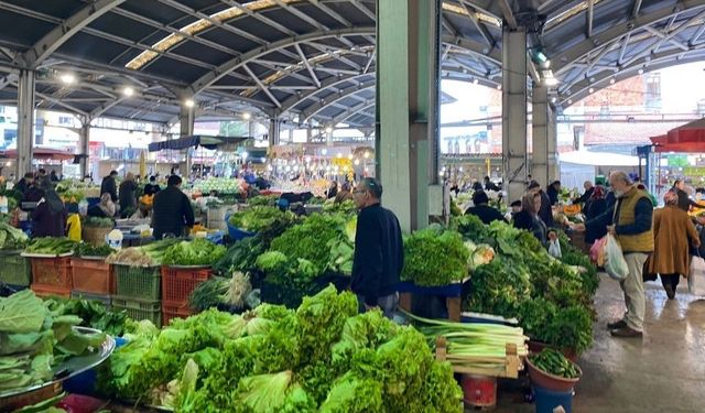 Pazar şok yarattı: Yılbaşı kırmızısı değil domates kırmızısı!