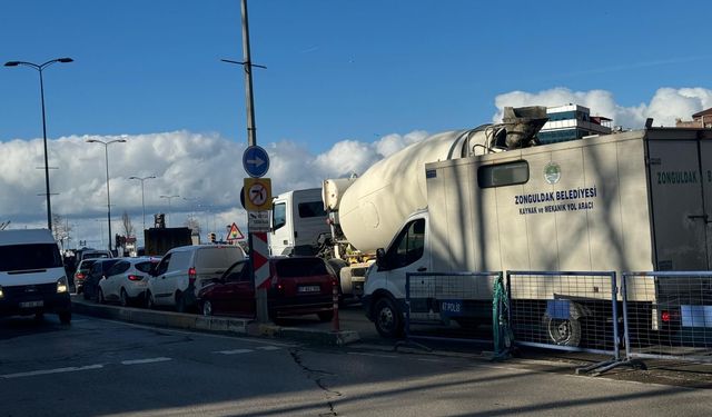 Trafik durma noktasına geldi! Sürücüler isyan etti