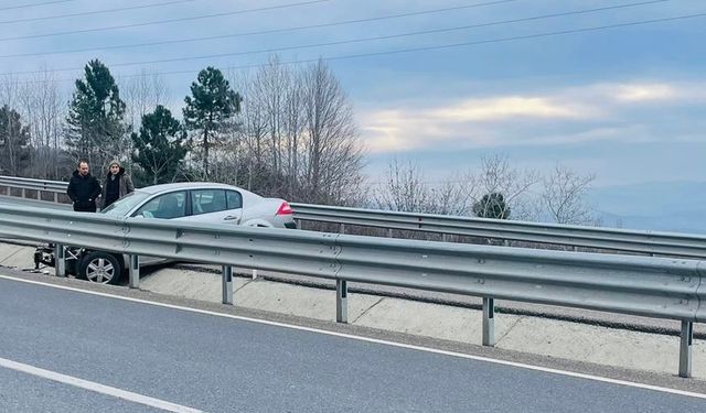 Zonguldak Ereğli yolunda kaza! Orta refüje çıktı