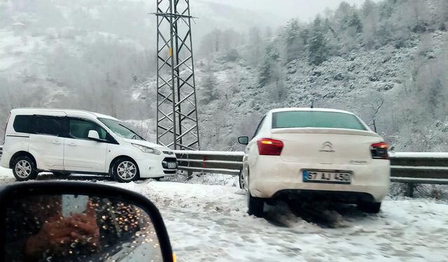 Bu kaçıncı kaza: Kar hayatı etkiledi!