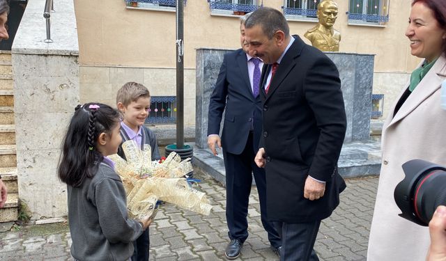 Zonguldak’ta öğrencilerin karne sevinci