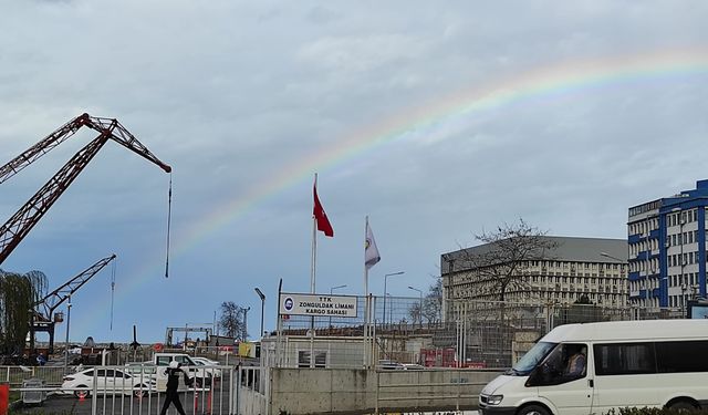 Gökyüzünde renk cümbüşü