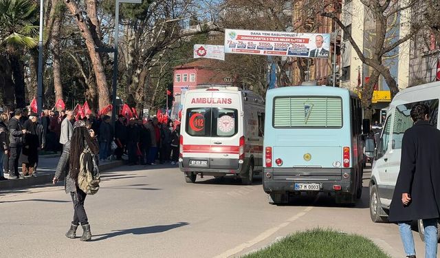 CHP'nin yürüyüşünde ambulans dakikalarca ilerleyemedi