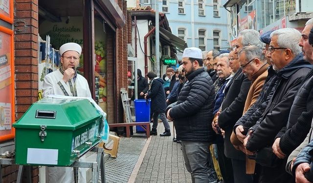 Zonguldaklı gazetecinin anne acısı:  Hakibar Köse son yolculuğuna uğurlandı