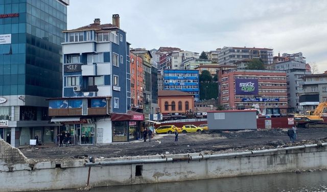 Gazipaşa Caddesi'nde çevre düzenlemesi sürüyor