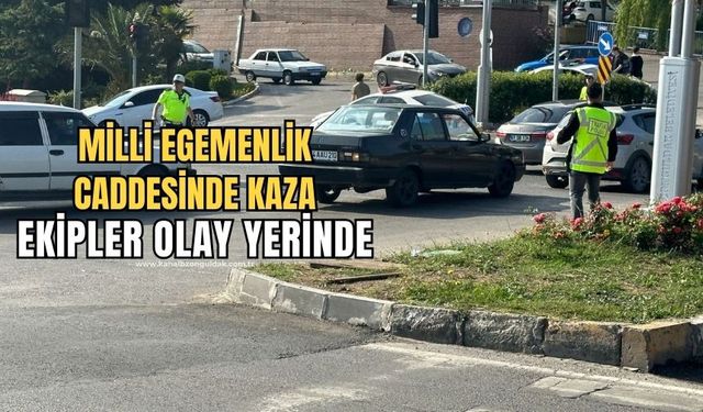 Caddede kaza! Trafik sıkıştı