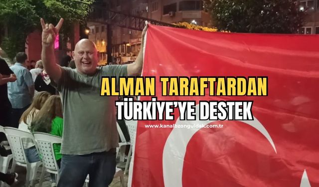 Türkiye'yi destekleyen Alman taraftardan bozkurt işareti