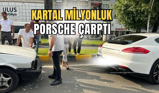 Kartal ile Porsche marka lüks otomobile çarptı!