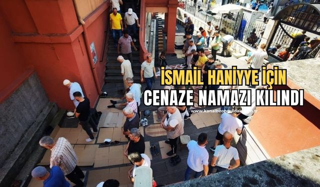 Cuma namazı sonra cenaze namazı kılındı