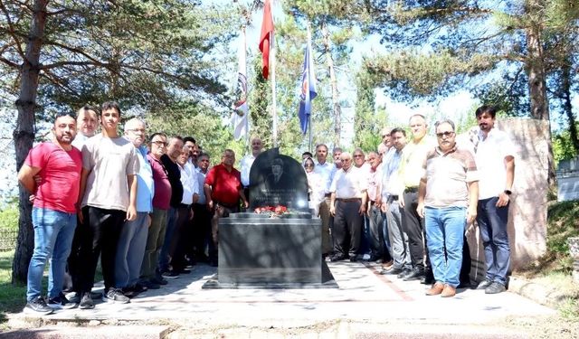 Şemsi Denizer kabri başında anıldı