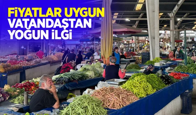 Halk pazarında büyük yoğunluk