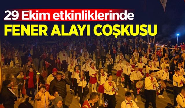 Cumhuriyet Bayramı'nda fener alayı coşkusu