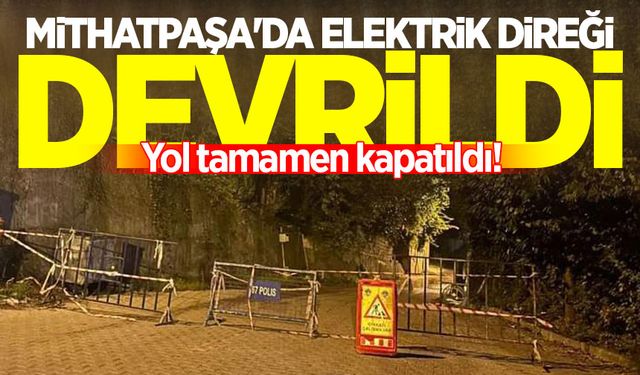 Mithatpaşa'da elektrik direği devrildi: Yol tamamen kapatıldı!