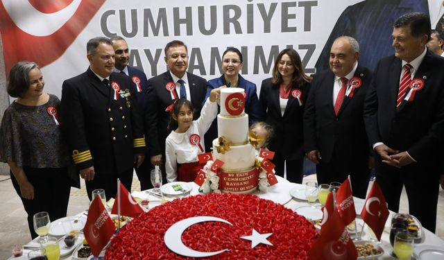 Bartın’da 29 Ekim kabul töreni Camlı Salon’da yapıldı