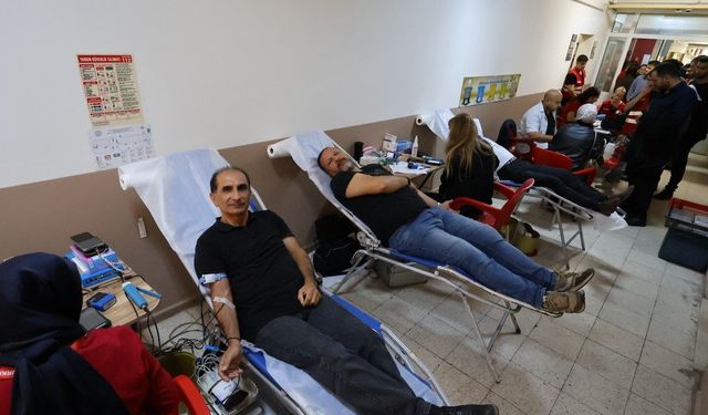 Ereğli Eğitim Fakültesinden Türk Kızılay Kan Bağışı Kampanyasına Büyük İlgi