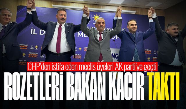 CHP’den istifa eden meclis üyeleri AK parti’ye geçti, rozetleri Bakan Kacır taktı