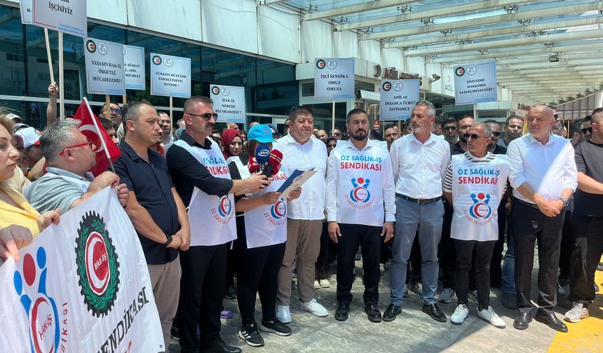 Öz- Sağlık İş Sendikası üyeleri, sağlık çalışanlarına maaş zammını protesto etti