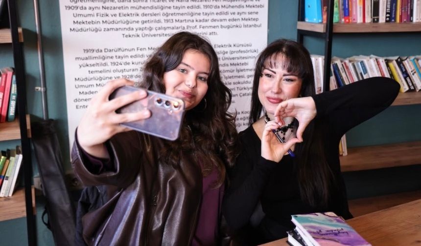 Yazar Işıl Işık Zonguldak’ta: İmza Gününe Gençlerden Yoğun İlgi