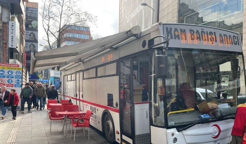 Zonguldak’ta kan bağış otobüsü bağışçı bekliyor