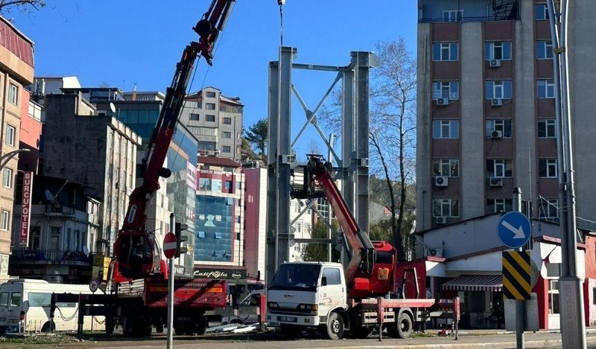 Zonguldak'ta İkinci Üst Geçitte Montaj Çalışmaları Başladı