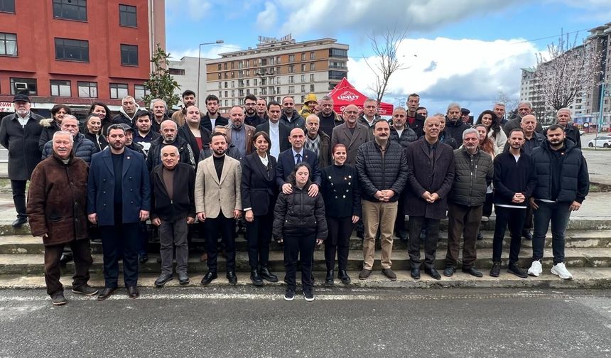 CHP Kozlu’da yeni üyelere rozetlerini taktı