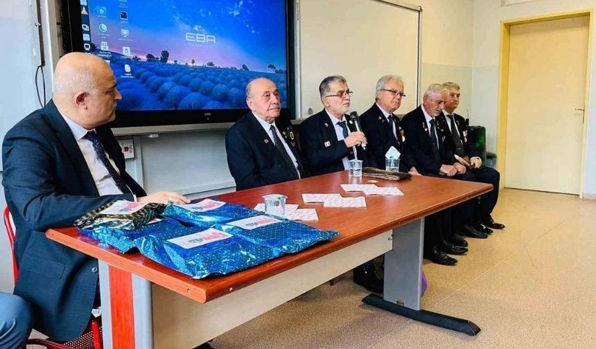 Kıbrıs gazileri Alaplı’da öğrencilerle buluştu