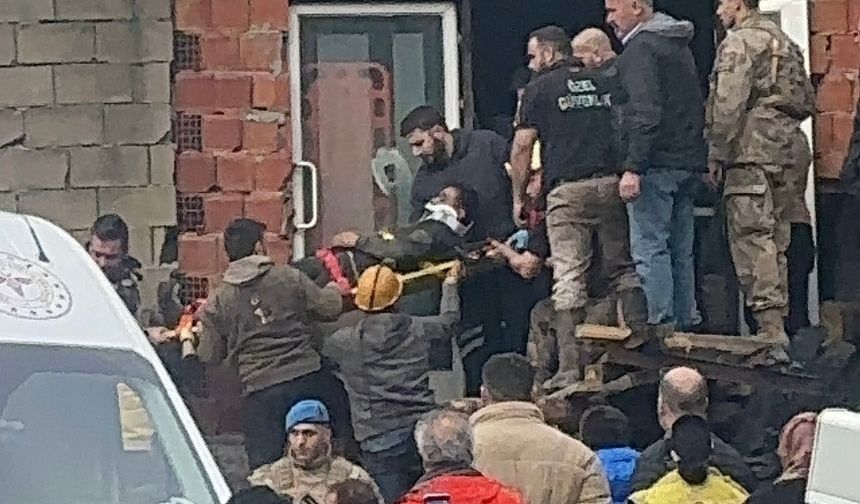 Göçük kurtarma çalışmaları devam ediyor: 1 işçi kurtarıldı