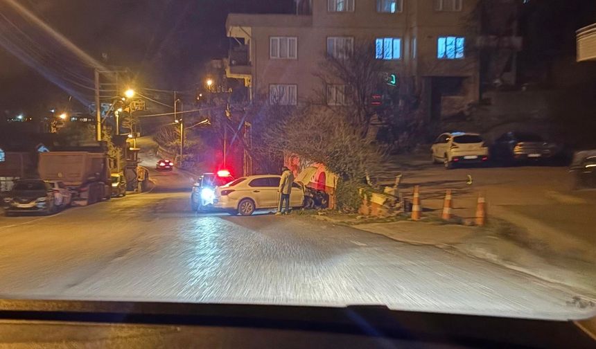 Kapuz’da kaza: Otomobil duvara çarptı!