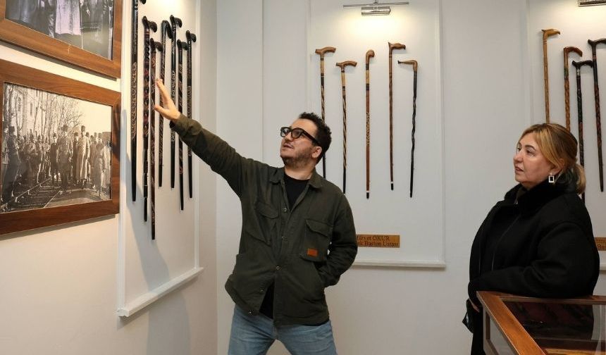 Prof. Dr. Oytun Erbaş Devrek'te kitap fuarına katıldı