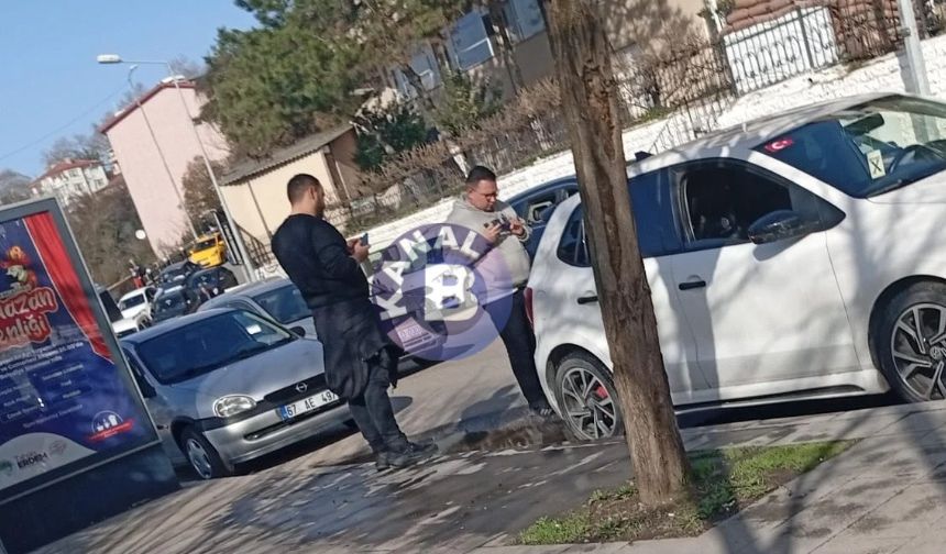 Emirhan Erdem ve Atakan Ekmekçi trafik kazası geçirdi