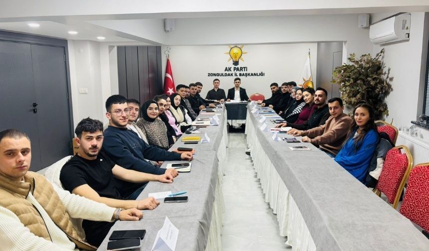 AK Gençlik yeni projeler için toplandı