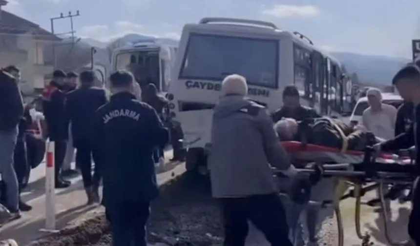 Zonguldak’ta minibüs ile otomobil çarpıştı: Yaralılar var!