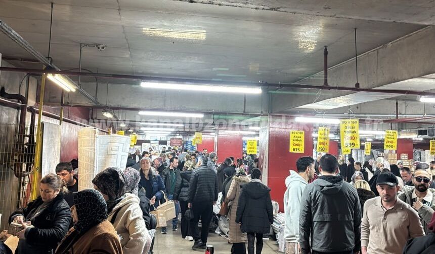 AVM otoparkında indirim izdihamı yaşandı