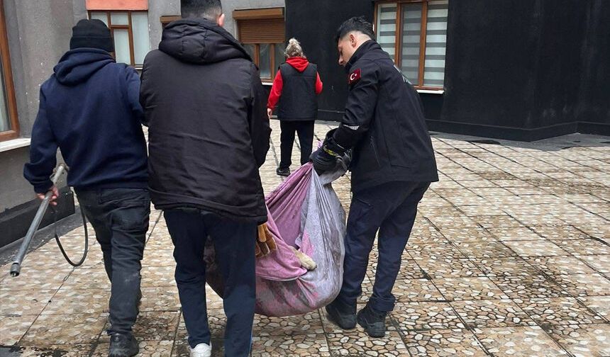 Kozlu’da köpek kurtarma operasyonu