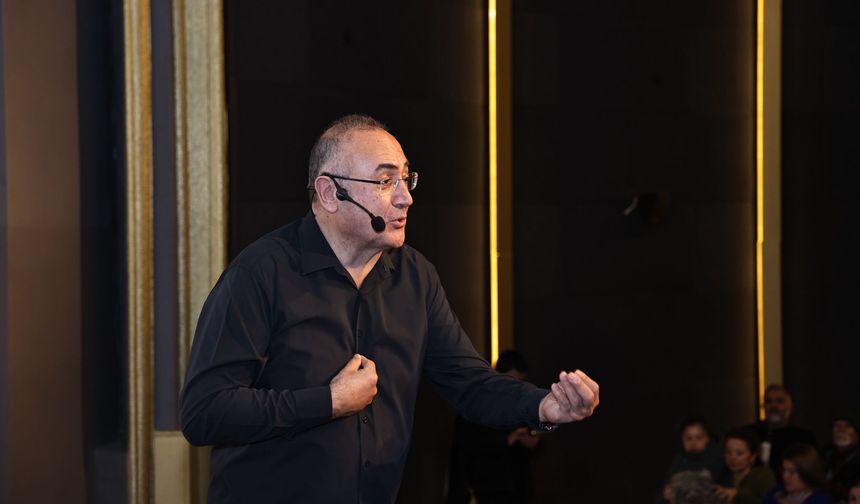 Sunay Akın Zonguldak’ta “Mahya Işıkları” söyleşisiyle büyük ilgi gördü