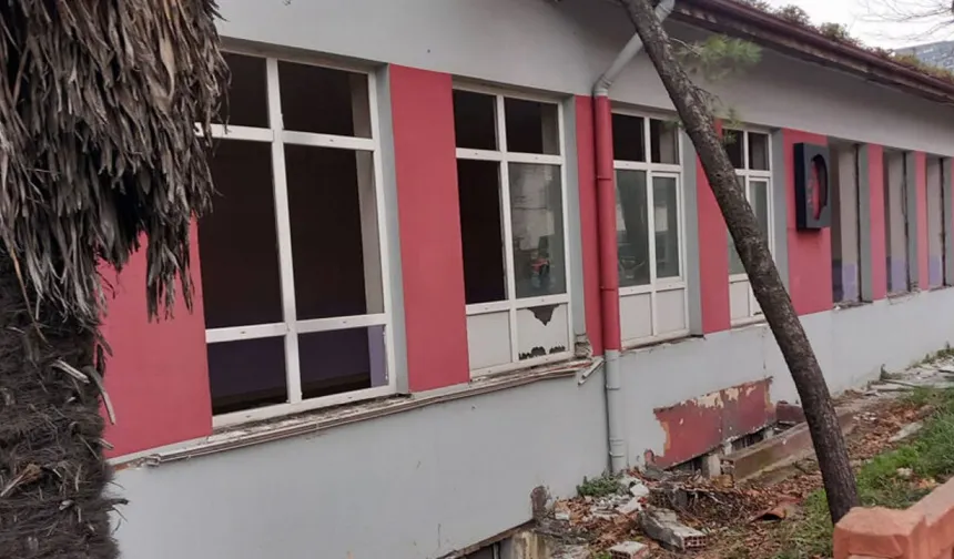 Yayla Ortaokulu yıkılıyor! "Biz de yeteri kadar bir şey yapmamışız"