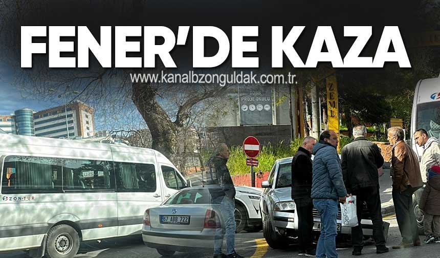 Servis Aracı ile Otomobil Çarpıştı