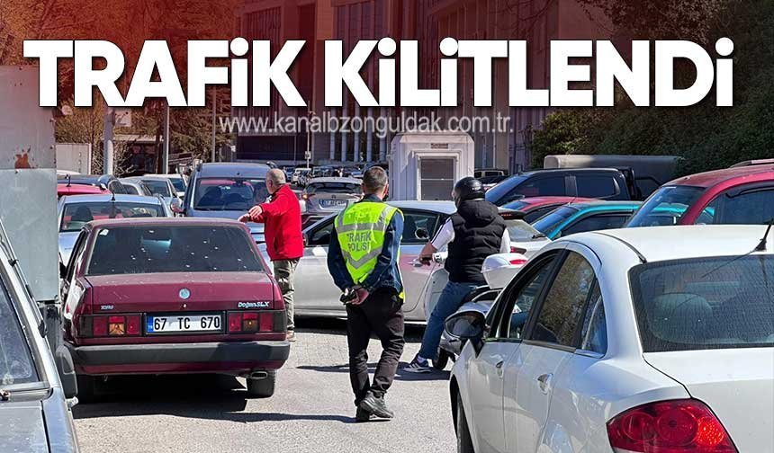 Adliye Önünde Park Krizi