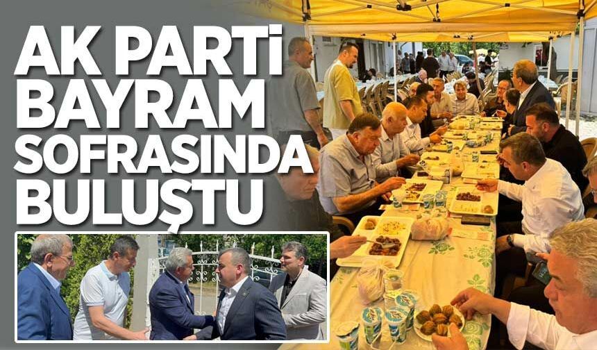 AK Parti Kurmayları Bayram Yemeğinde Bir Araya Geldi