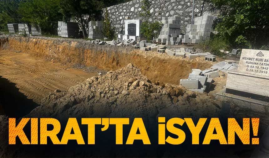 Bayramda Kırat Mezarlığı’nda Tepki: “Su Bulmakta Zorlandık”