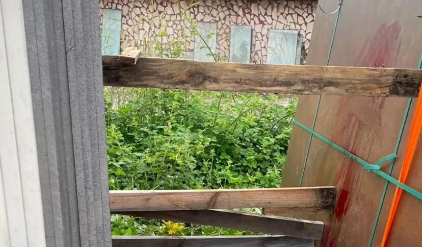 Mermer blokların arasında sıkışan işçi yoğun bakıma kaldırıldı
