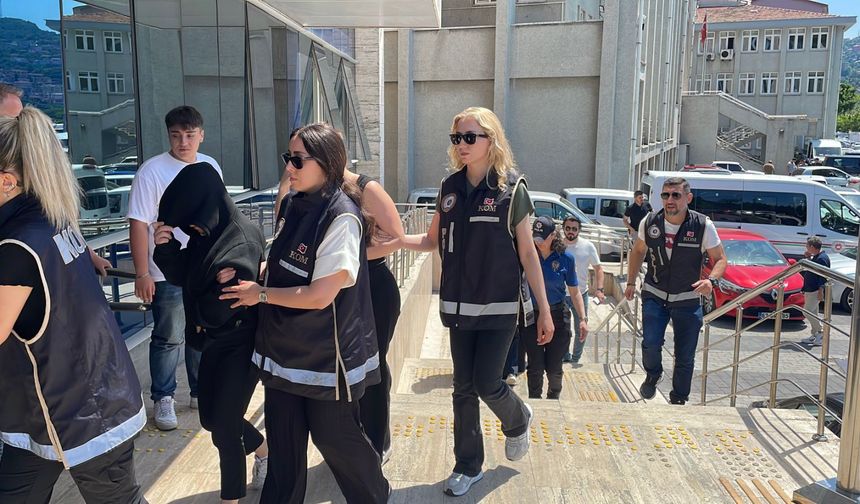 Zonguldak'ta rüşvetle kürtaj iddiasında 17 şüpheliden 8'i adliyede
