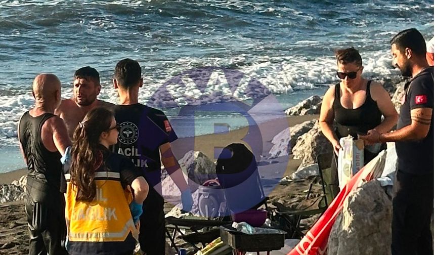 Zonguldak’ta olay: Alkollü şahıs yasağa rağmen denize girdi!