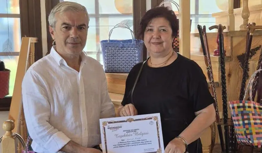 Özcan Özmekik, Baston ustalarına teşekkür belgesi verdi