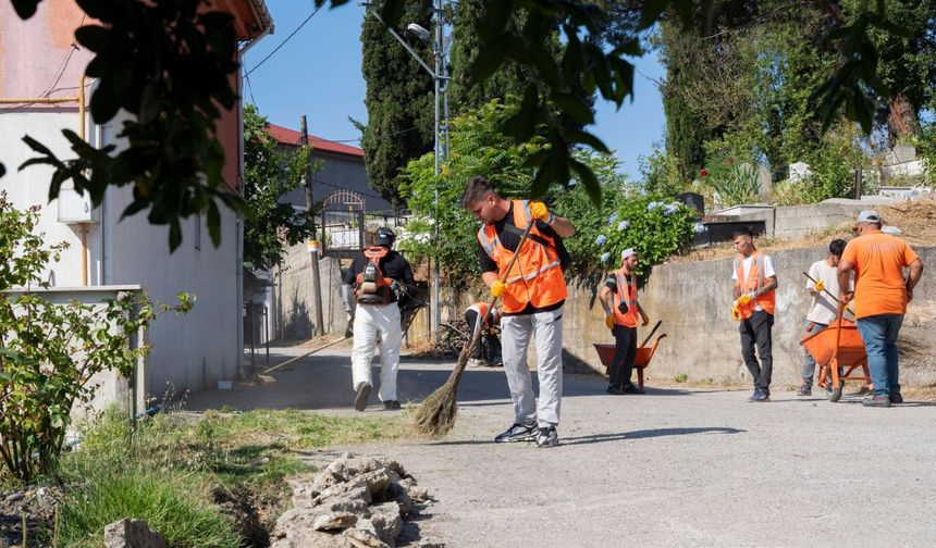 Zonguldak Belediyesi Tepebaşı Mahallesi Rüzgarlı Caddesi'nde temizlik çalışması yürüttü