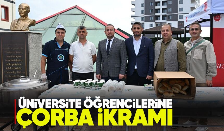 Üniversite öğrencilerine sıcak çorba ikramı
