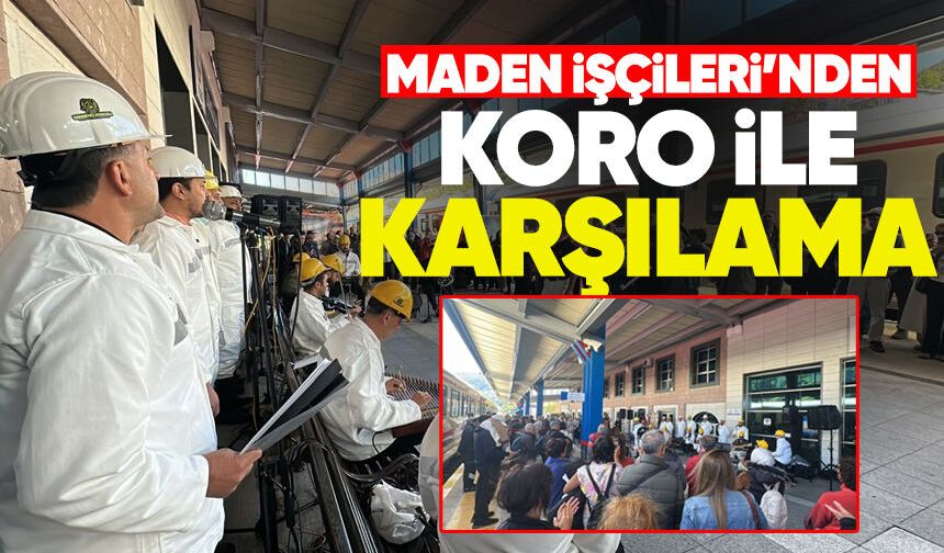 Turistik Karaelmas Ekspresi yolcularını Zonguldak'ta Madenci Korosu karşıladı